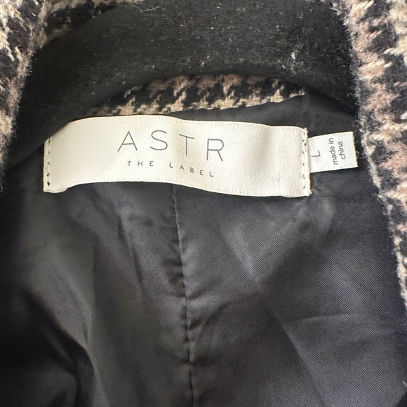 ASTR Croped Rachel blazer in a brown houndstooth pattern Size L - Picture 4 of 6